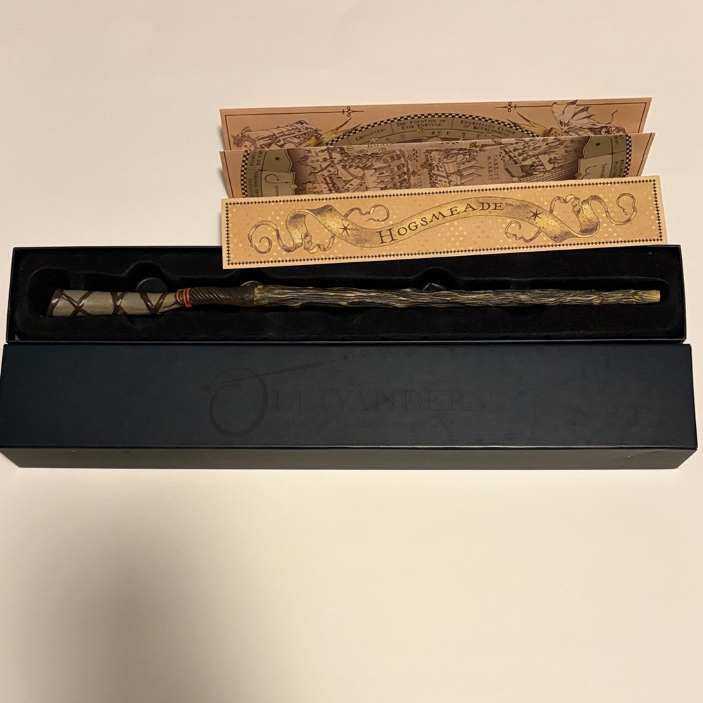 Harry Potter Universal Studios Wand with Box and Map